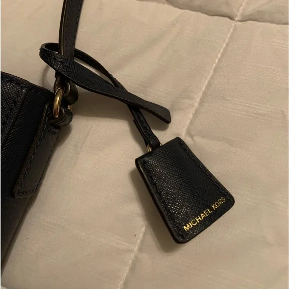 MICHAEL KORS INDIGO BLUE SAFFIANO LEATHER SHOULDER BAG - Picture 5 of 14